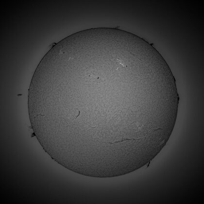 Sonne im Wasserstofflicht. H-Alpha-Teleskop 50/350, Kamera ASI 178MM, SharpCap. U. Braasch