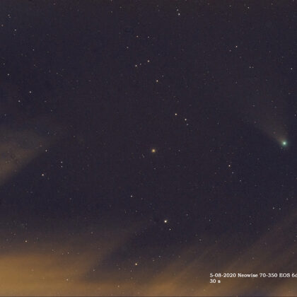 Komet Neowise und der Kugelsternhaufen M53 (Bildmitte) R. Kleibrink