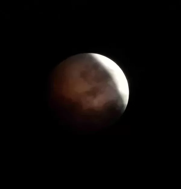Mondfinsternis 27.7.18, 4,5-Zoll Newton, Smartphonekamera, Anika Humbert