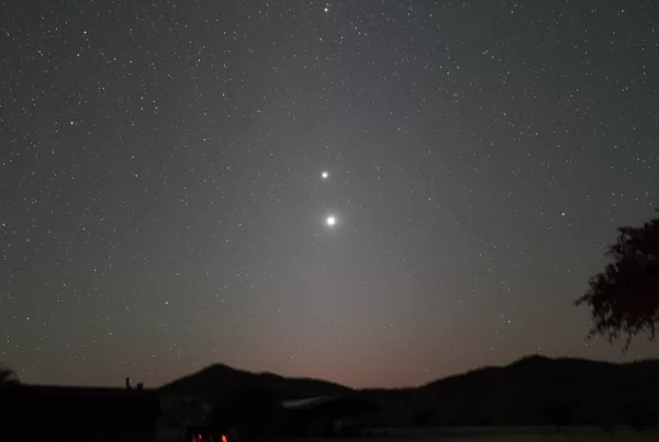 Zodikallicht, Venus, Jupiter u. Mars zum Sonnenaufg. in Namibia, F34mm,75s, ISO3200, H. He